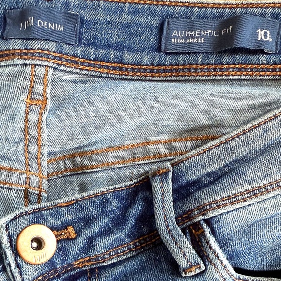 J Jill DENIM Classic Blue Distressed Authentic Fit Women’s Jeans - Picture 2 of 4